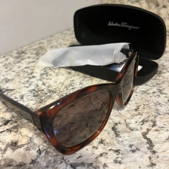 Ferragamo Woman\'s SF957S 56mm Sunglasses main image 6